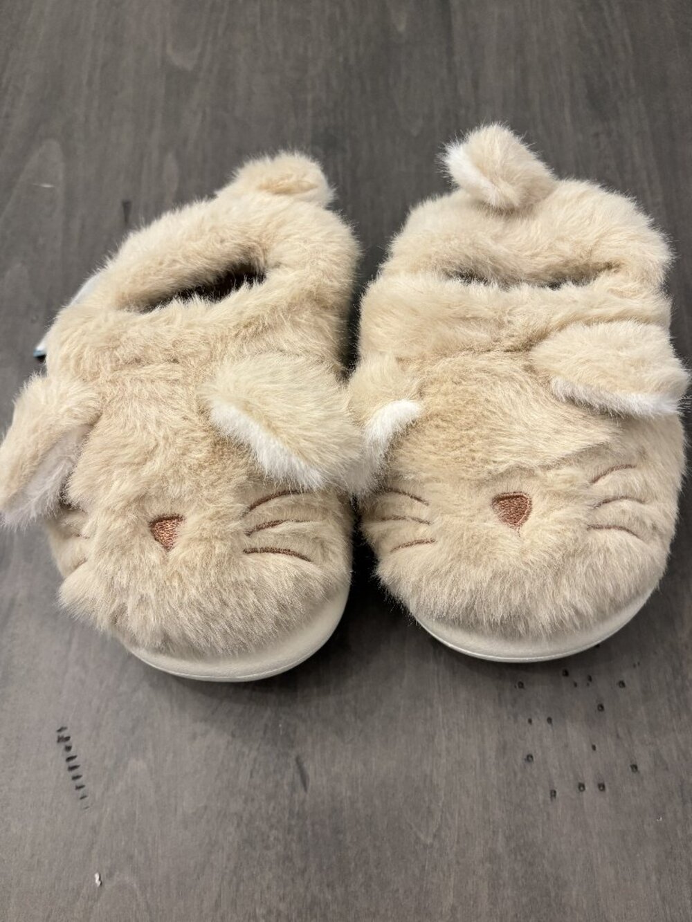 Toddler slippers with secure fit and rubber soles for safety. Sz 9/10 NEW